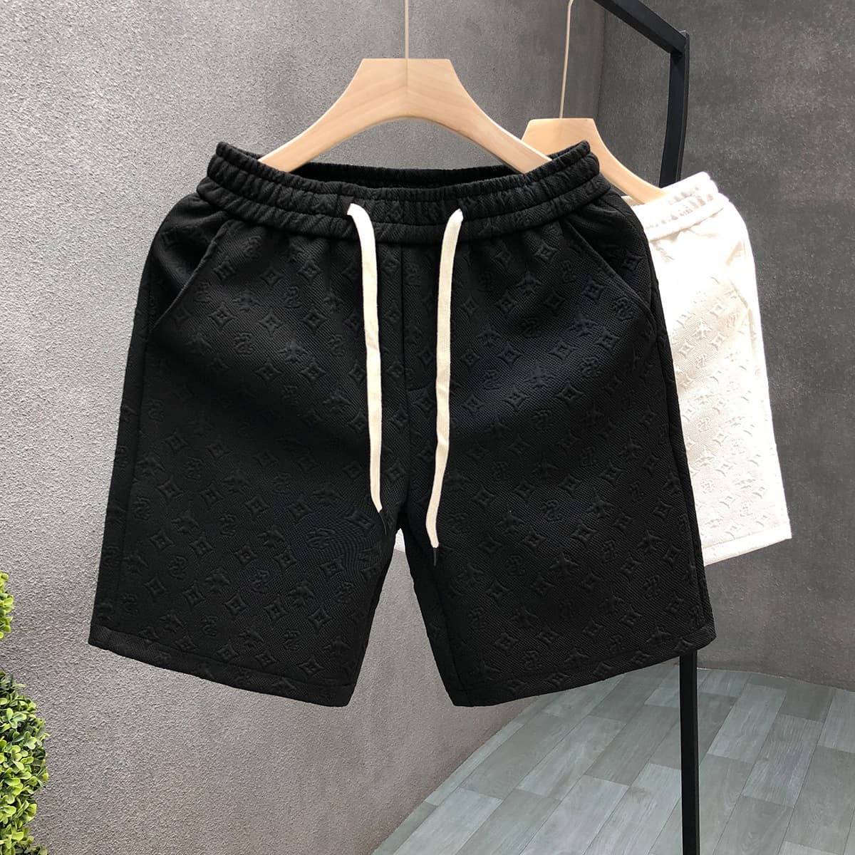 Men's Light Luxury Style White Jacquard Shorts Summer Fashion Brand Split 2023 Oversized Modern Street Style Low Waist Drawstring