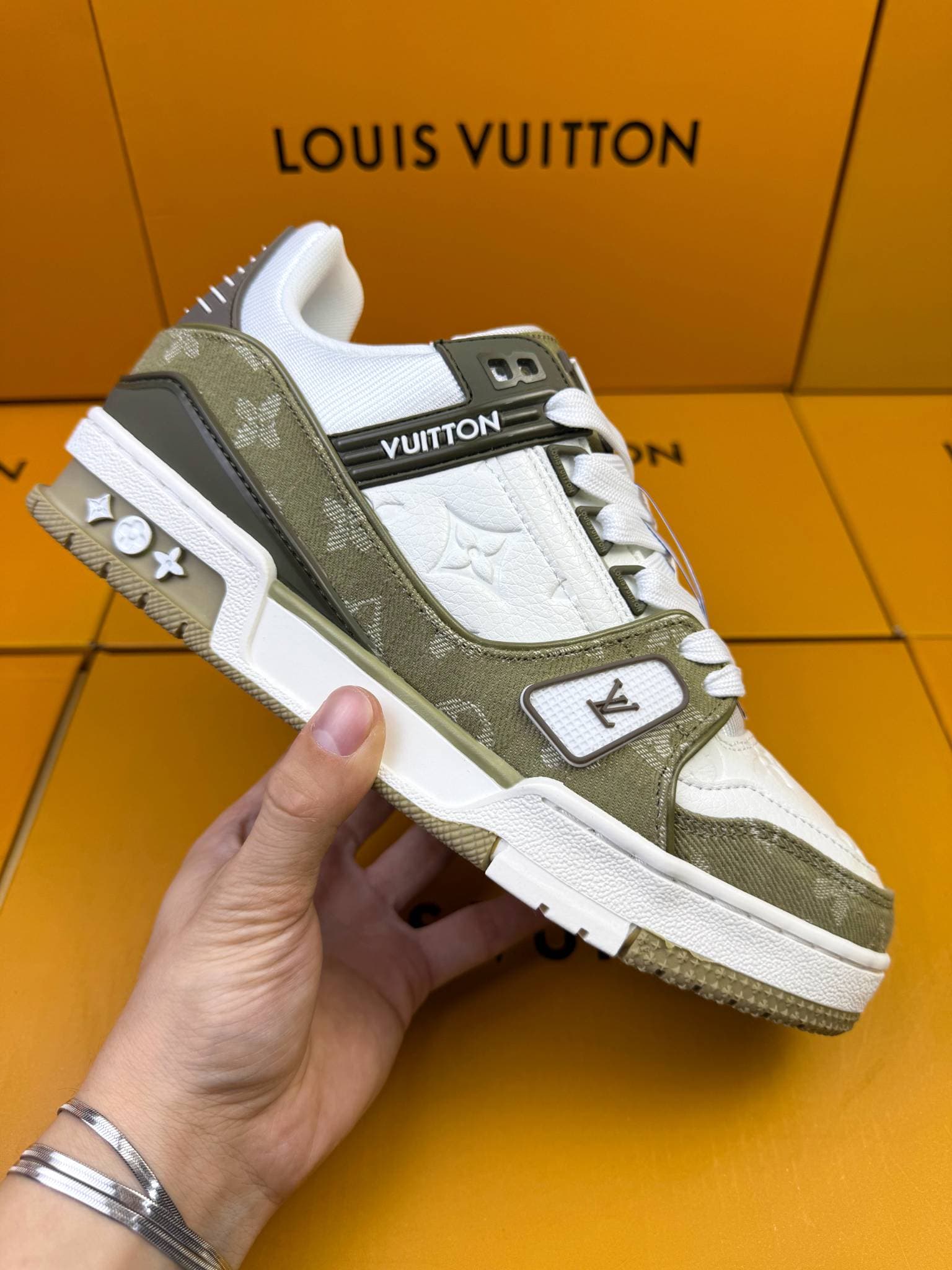 Chaussures de sport basses en cuir respirant patchwork, semelle souple et légère, style tendance et polyvalent, pour couples.