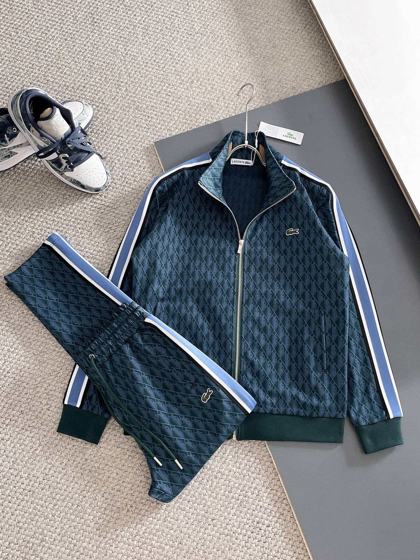Costume décontracté tendance en crocodile français avec fermeture éclair et plusieurs couleurs assorties, style décontracté et polyvalent