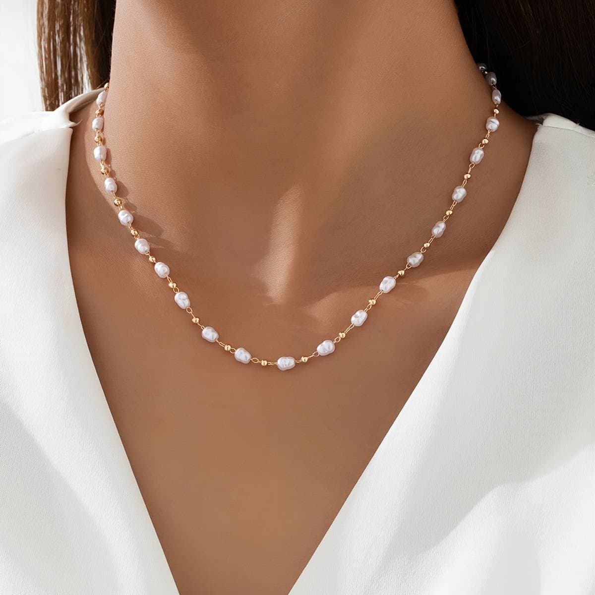 Hot Selling Simple Retro Light Luxury Style Fashionable And Elegant Pearl Gold Beaded Clavicle Necklace Ladies Jewelry