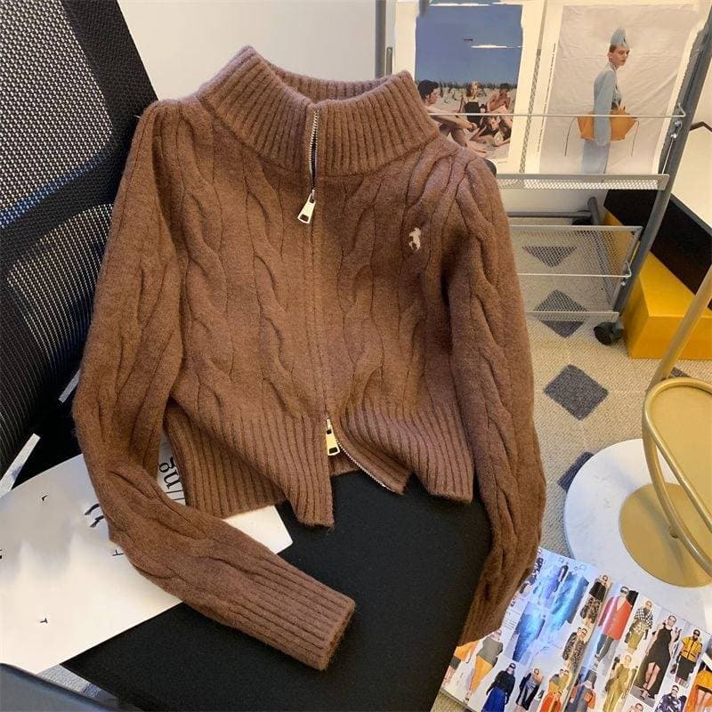 Veste pull à col montant brodée pour femme