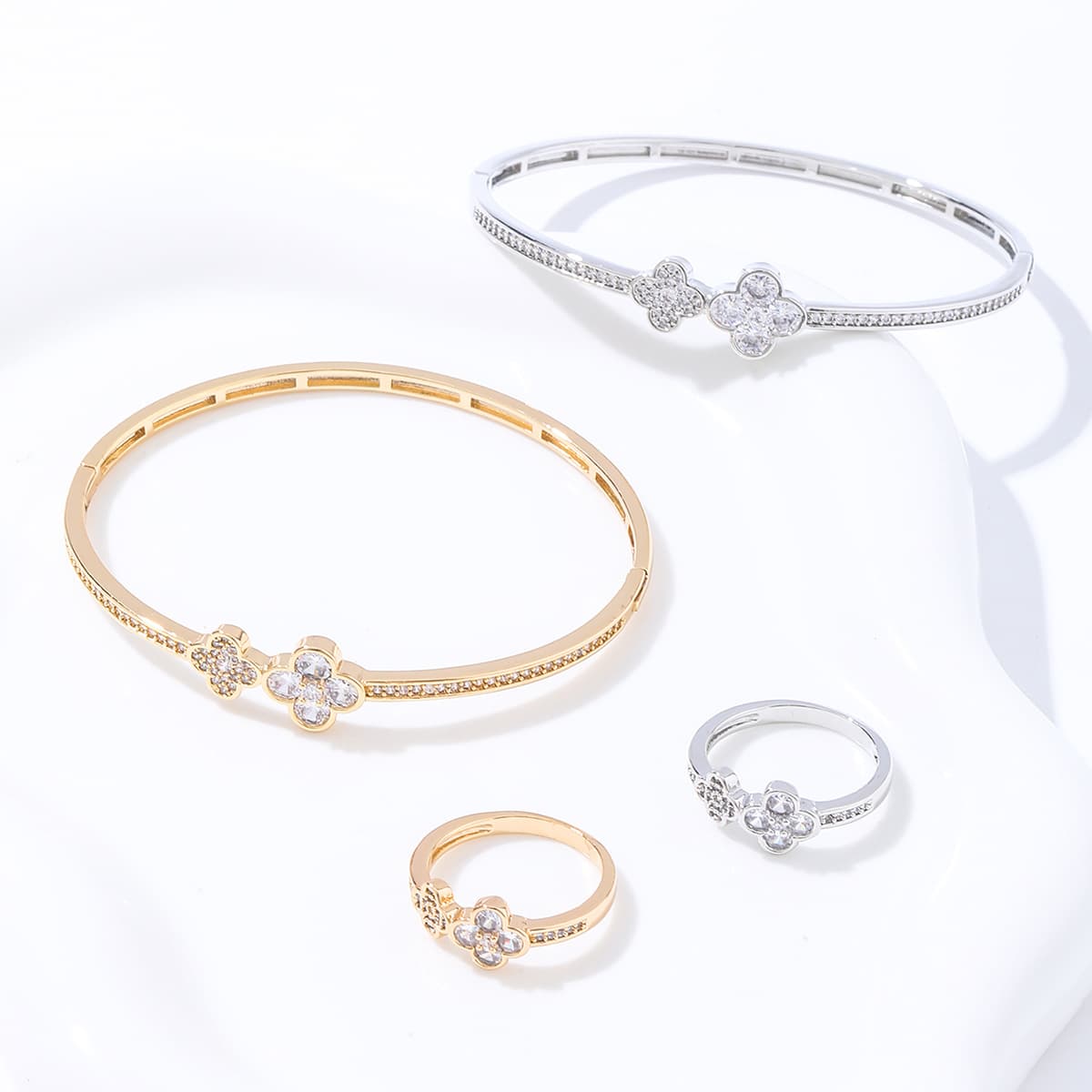 Women's Jewelry Set Fashion New Buckle Bracelet Four Leaf Clover Alloy Diamond Popular Bracelet Combination Women's Bracelet