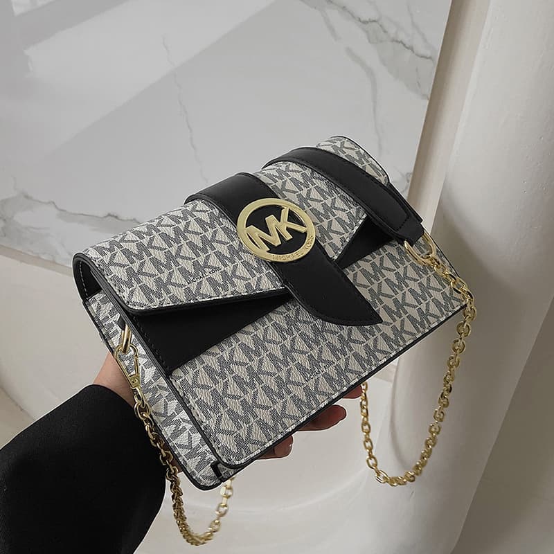 Sac bandoulière carré à bandoulière chaîne grande capacité, collection 2026, tendance femme.