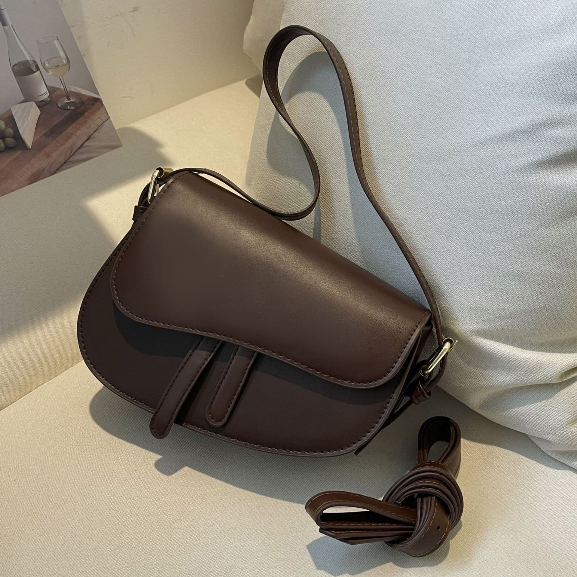 Women's premium texture niche package, new women's bag popular summer crossbody bag, single shoulder underarm saddle bag