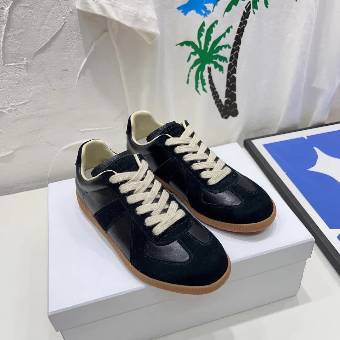 In Stock 2025 Retro White Series With Large Size, Pure Original Margiela Breathable Flat Casual Shoes