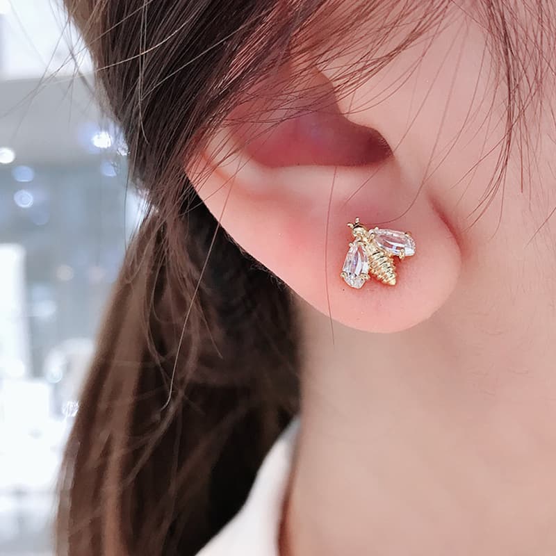 Three Dimensional Golden Little Bee Pierced Earrings For Women Elements Crystal Earrings