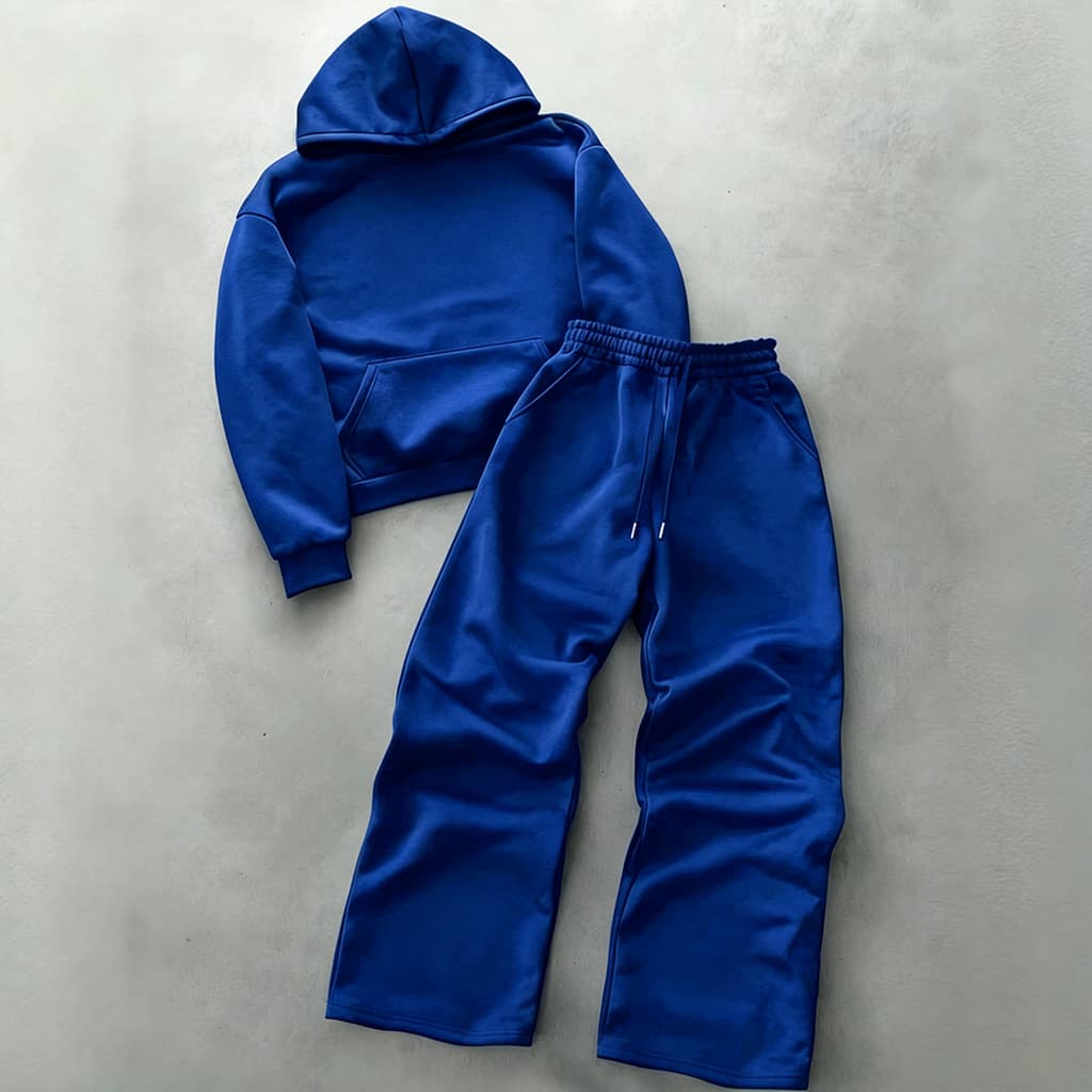 Ensemble sweat-shirt à capuche doublé polaire et pantalon large style américain, tendance automne-hiver.