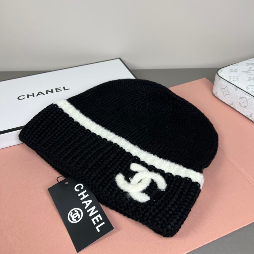 Ensemble de bonnets tricotés CHANEL - Bonnets d'hiver élégants et durables pour les jours froids, design écologique