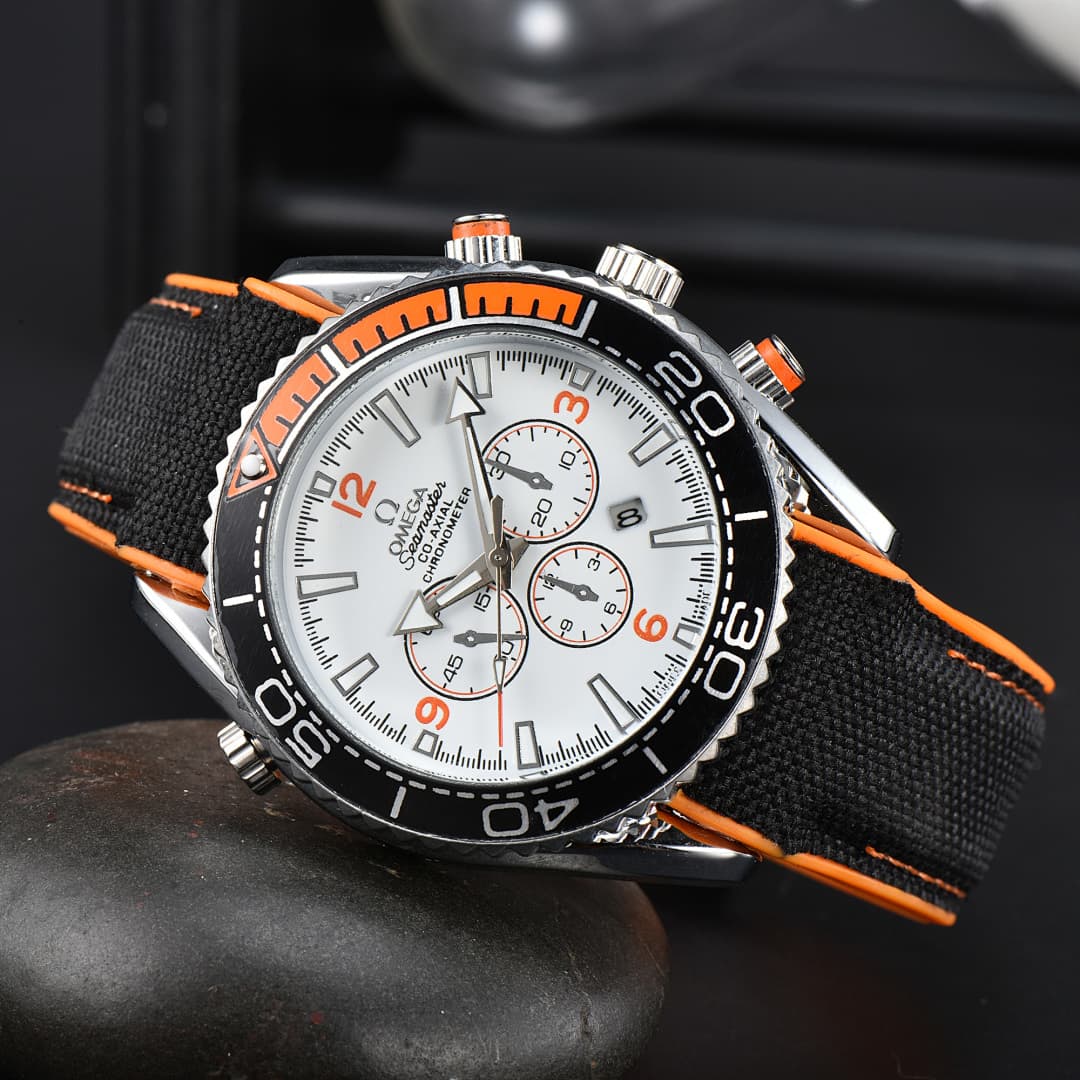 Montre Seamaster Fashion Collection à cadran noir : une montre d'affaires élégante en acier inoxydable