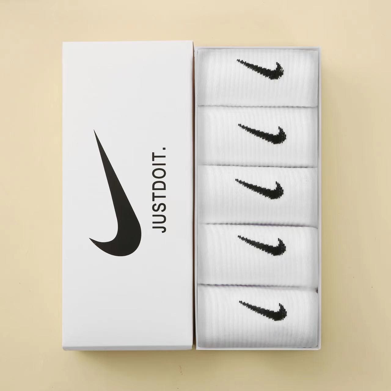 Lot de 5 paires de chaussettes de sport mi-mollet unisexes Nike, respirantes et côtelées, idéales pour la course, la salle de sport et le quotidie