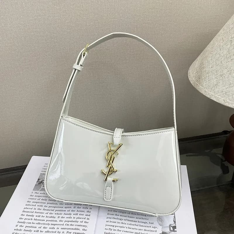 Sac bandoulière haut de gamme tendance pour femme, collection 2025.