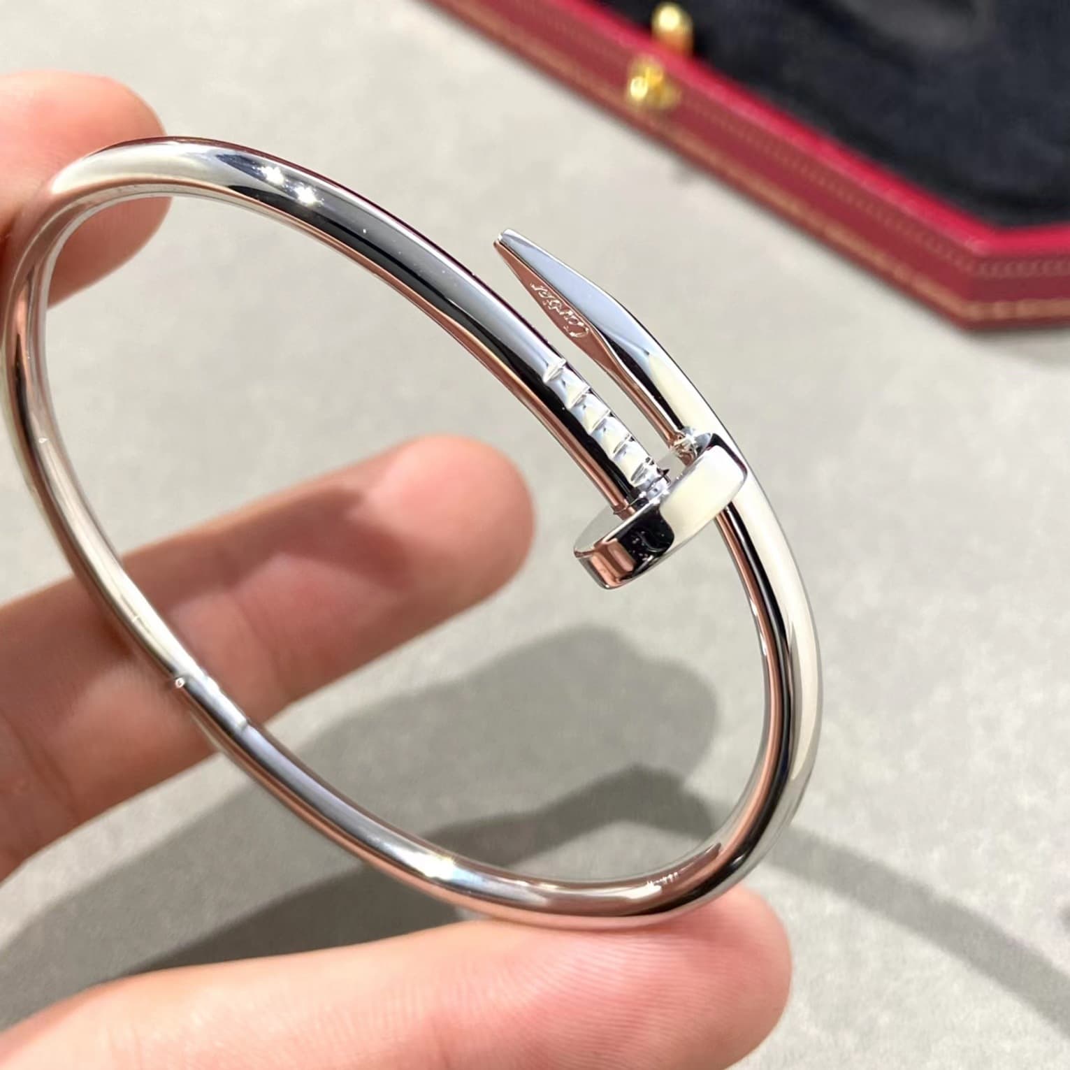 Bracelet personnalisé à la mode pour femmes, version haute couture, luxe léger et design de niche
