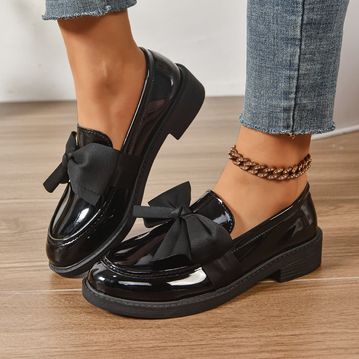 Women's Bow Tie Slip-On Loafers plus Size Leather Shoes Low Heel Spring New Arrival Comfortable Flat Footwear for Ladies