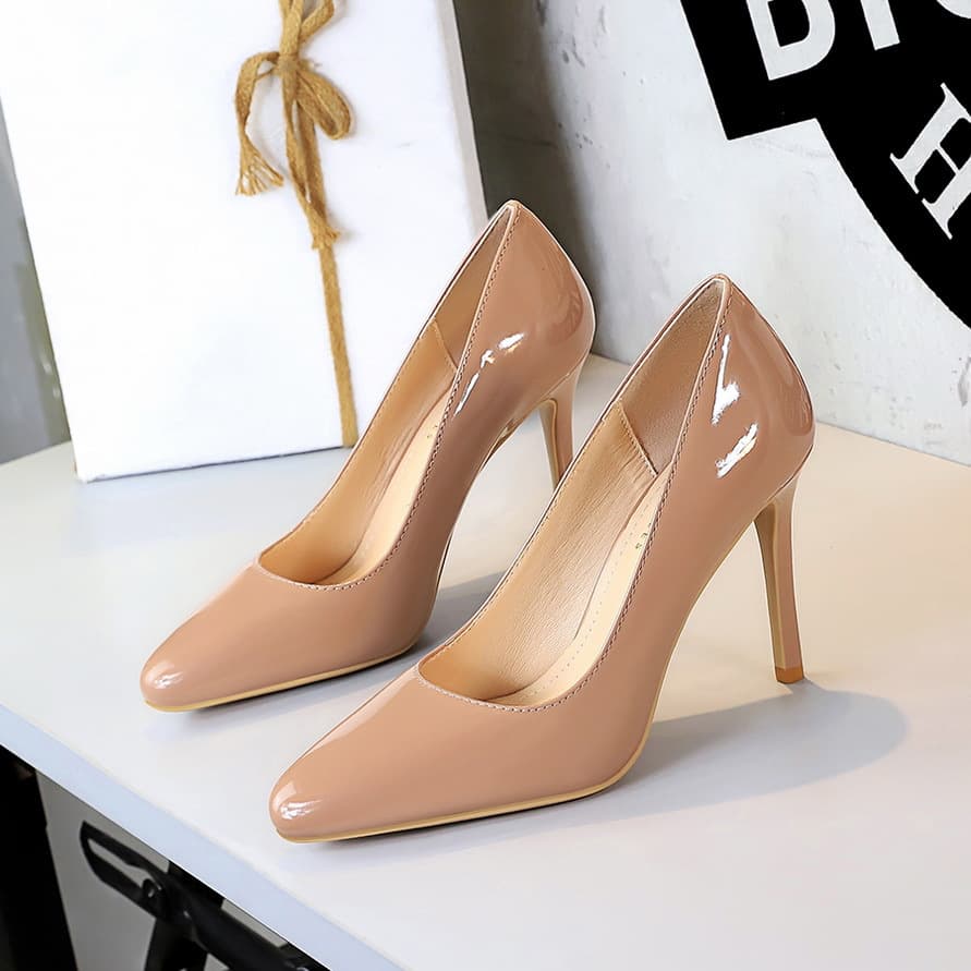 Chaussures à talons hauts pointus de qualité supérieure en cuir verni brillant, chaussures simples à bout peu profond pour femmes