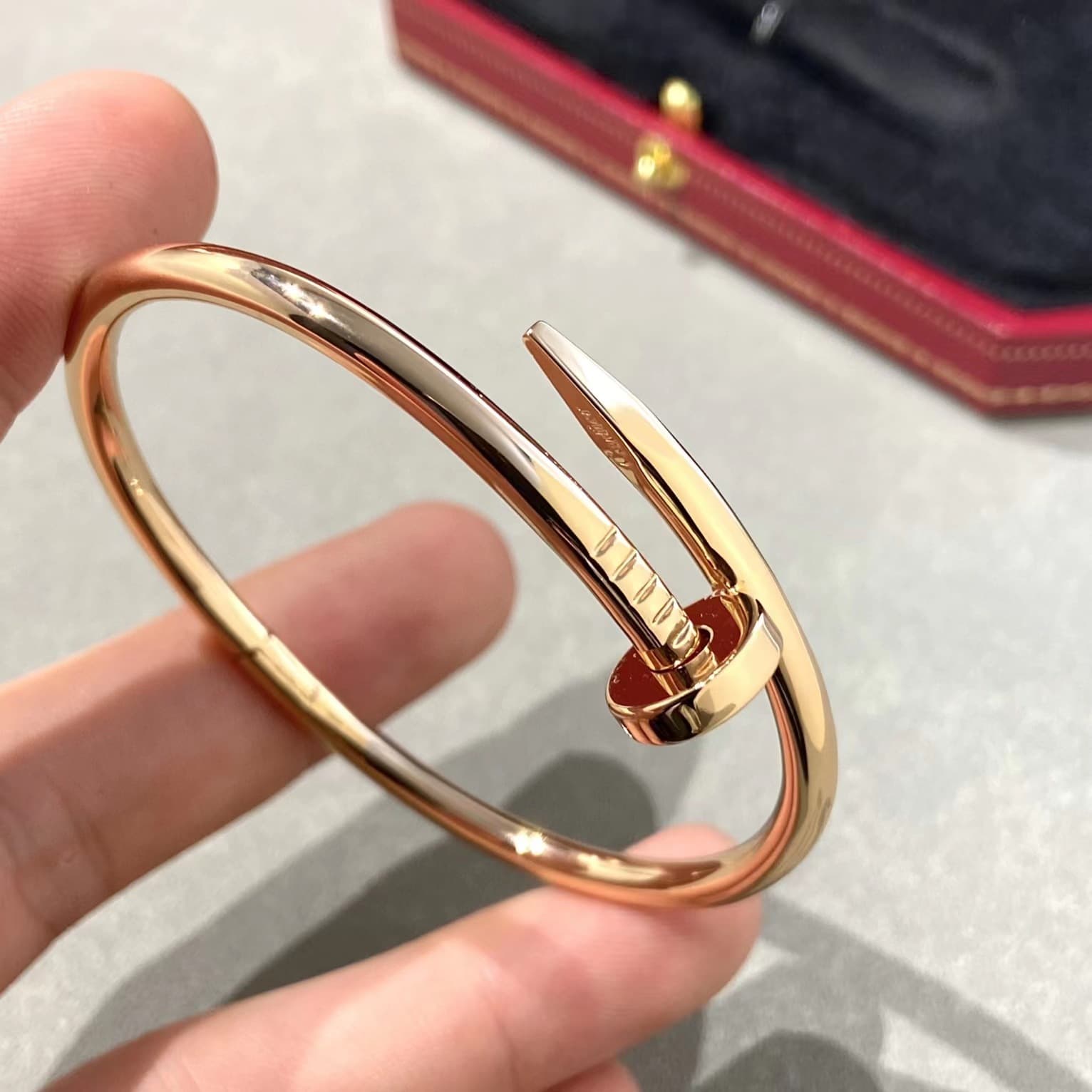 Bracelet personnalisé à la mode pour femmes, version haute couture, luxe léger et design de niche