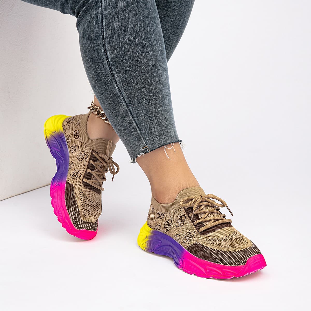 New Fall Low Top Rainbow Bottom Matching Color Round Head Flat Fly Knit Sneakers