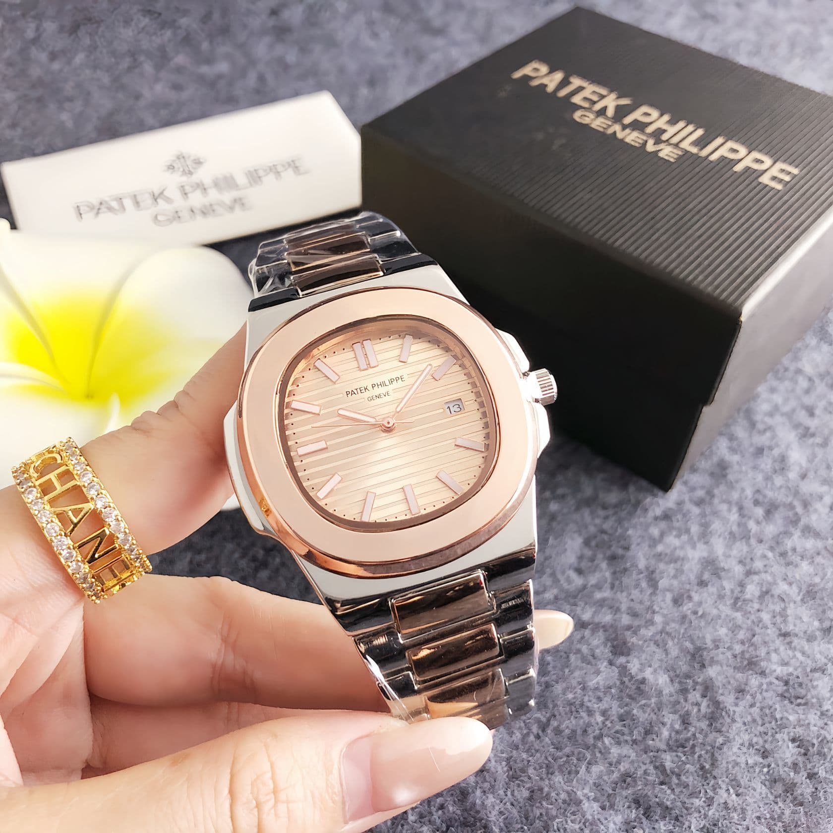 Montre homme tendance, élégante et polyvalente, avec design lumineux, idéale pour un usage professionnel.