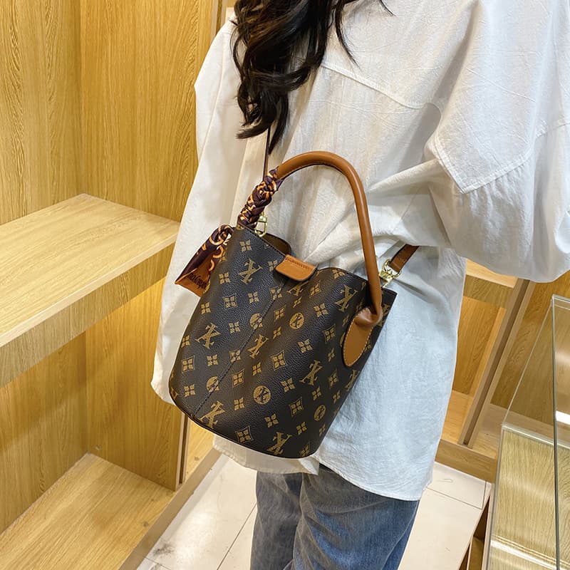 Foreign Trade Women's Bag 2024 New Popular Fashion Printed Mother and Child Water Bucket Bag Versatile One Shoulder Crossbody Handbag