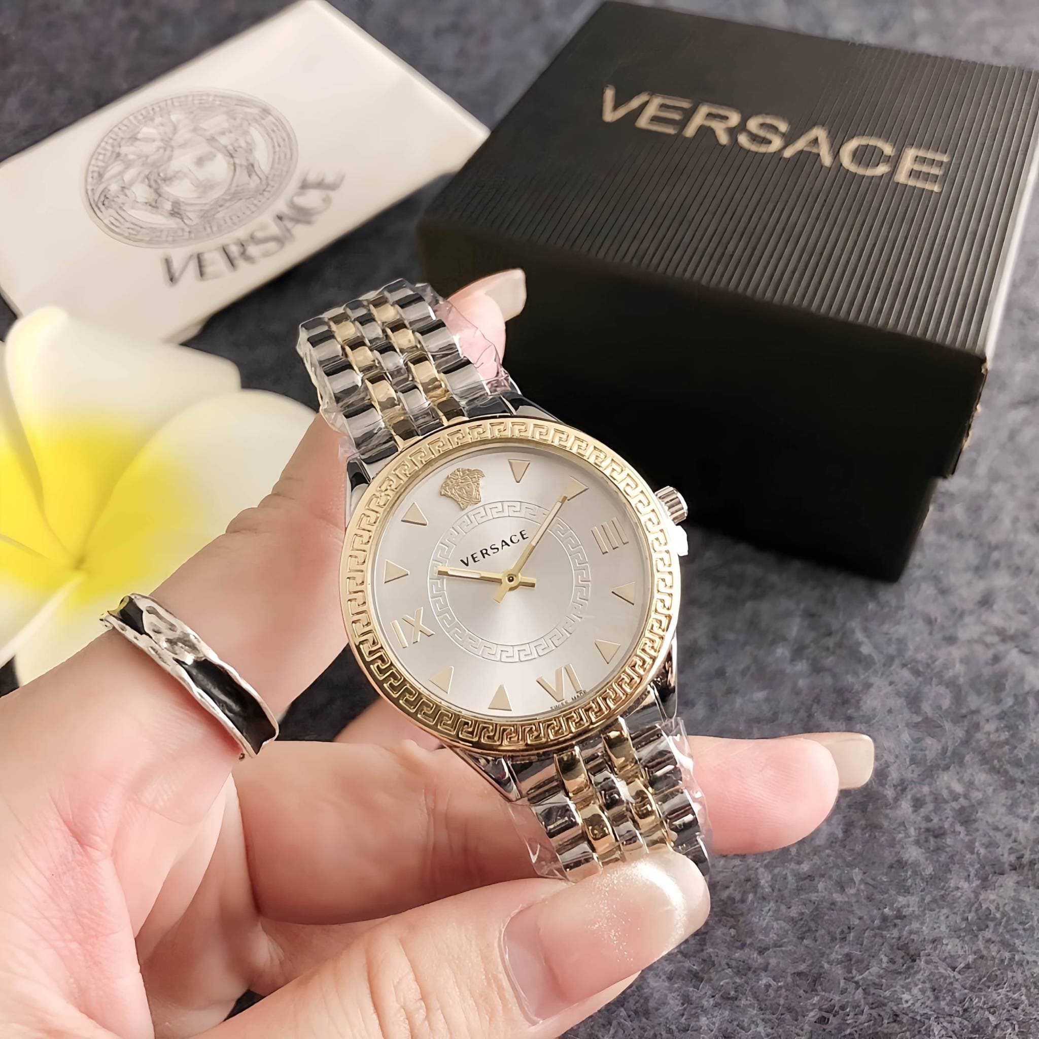 Montre suisse Versace avec cadran personnalisé pour homme, style décontracté et professionnel