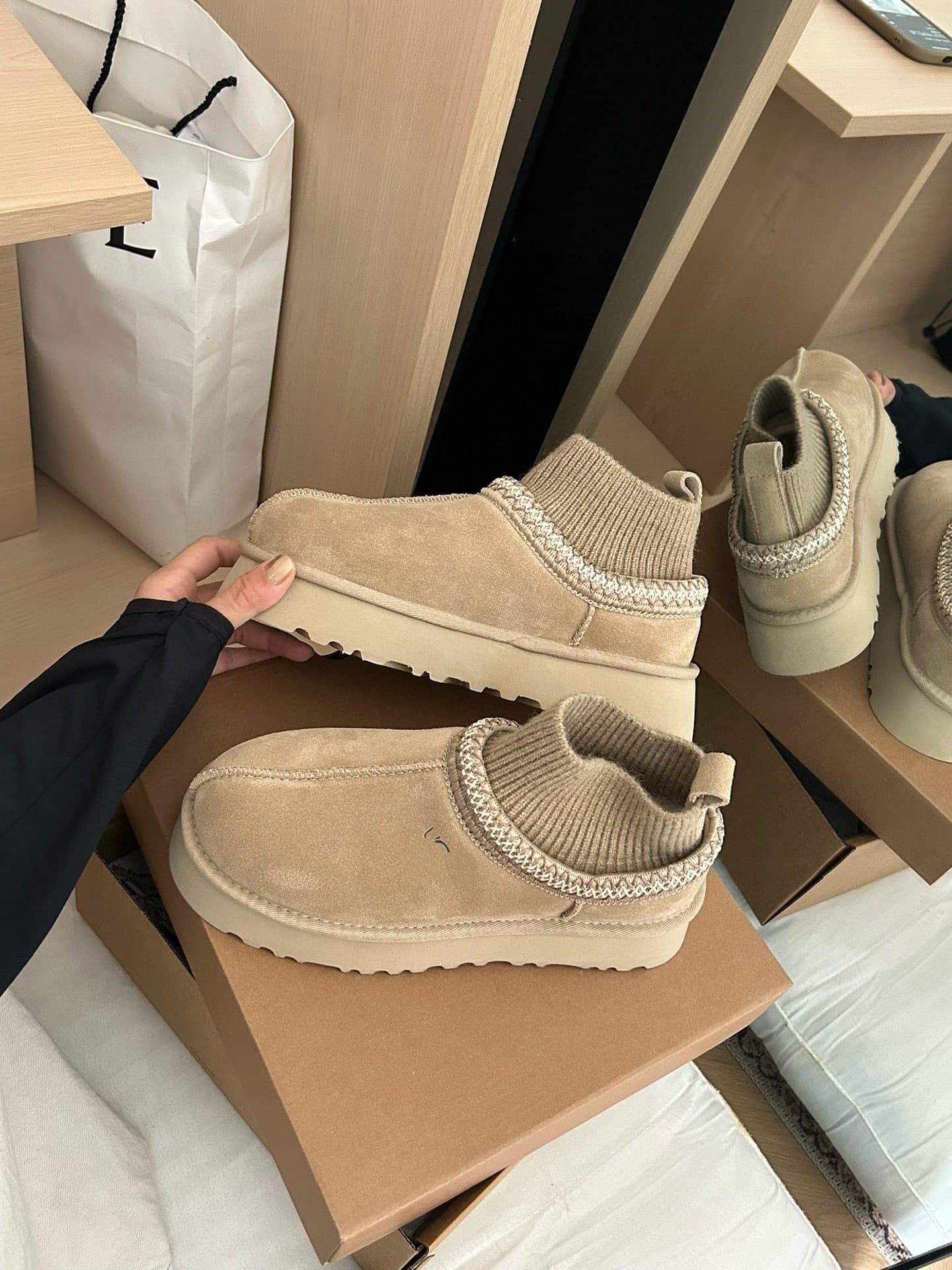 Bottes de neige pour femmes, hiver 2025, NewU, cachemire chaud, semelles épaisses, nouvelle mode, talon recouvert, demi-pantoufles en coton pour fem