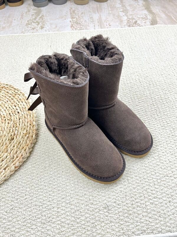 Bottes de neige mi-mollet pour femmes, ornées d'un double nœud à l'arrière, tige en daim, doublure en fourrure chaude, style décontracté pour l