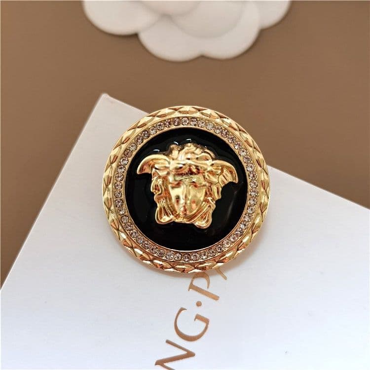 Broche vintage ronde à tête de Méduse, accessoire de luxe en strass noir et or pour costumes et manteaux, unisexe
