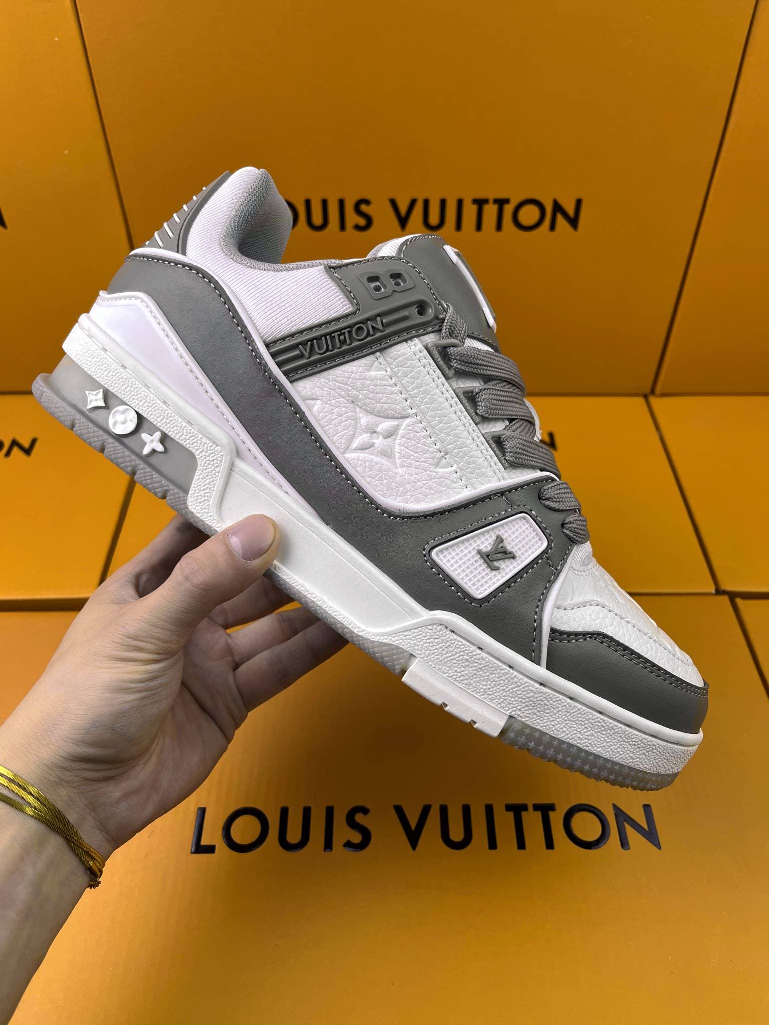 Chaussures de sport basses en cuir respirant patchwork, semelle souple et légère, style tendance et polyvalent, pour couples.