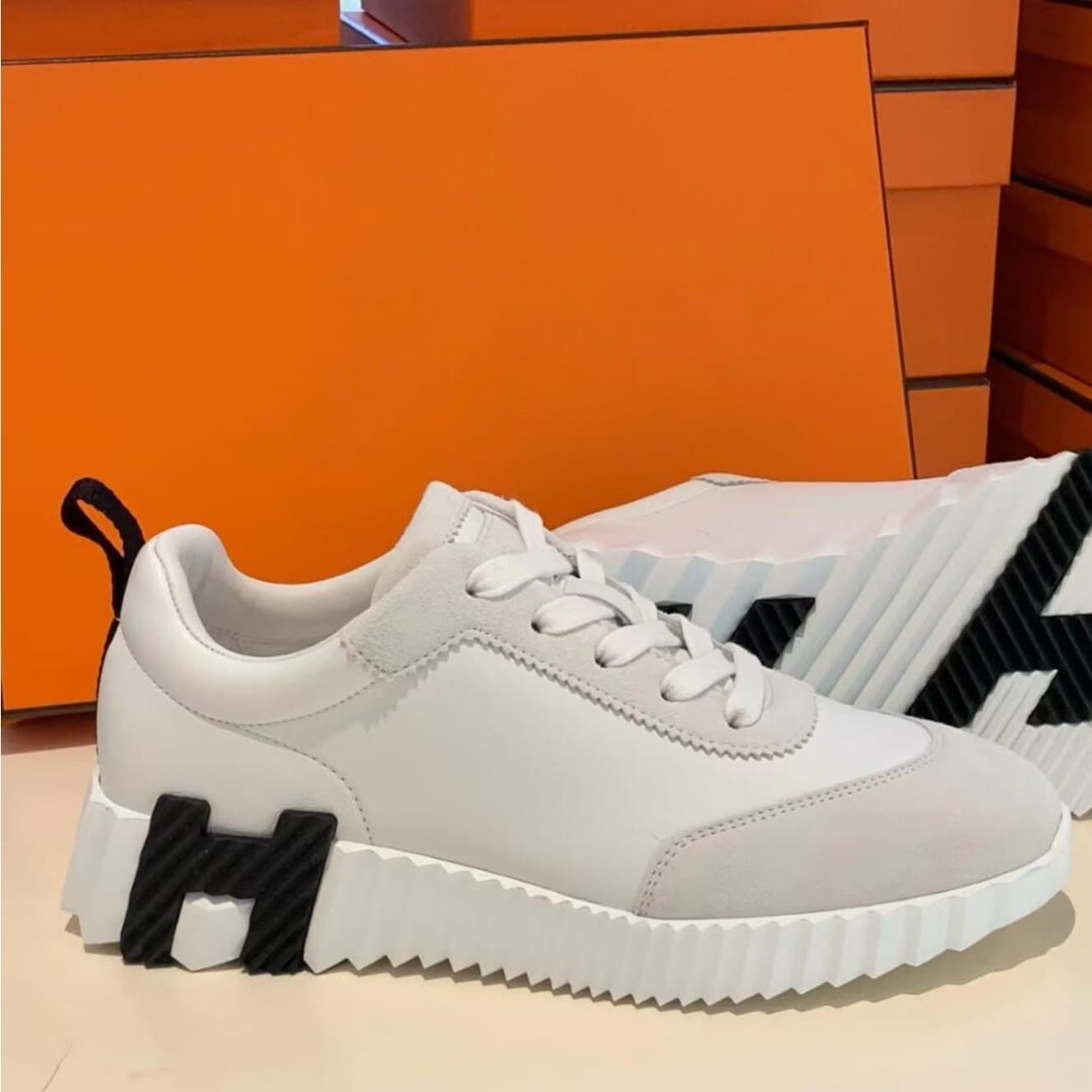 Version cuir de vache ~ Baskets blanches à blocs de couleurs H pour femmes 2025 Nouveau cuir véritable bout rond à lacets plat décontracté coupl