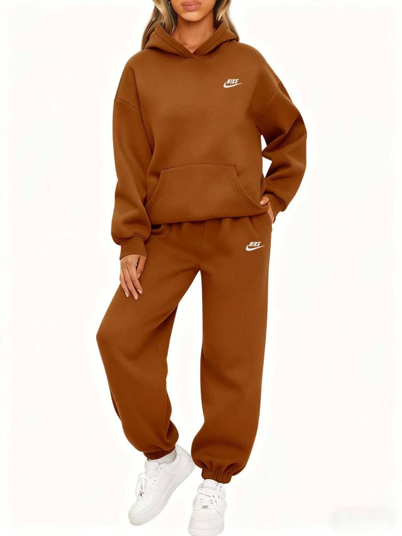 Ensemble Nike pour femme : sweat à capuche à manches longues et pantalon de jogging élastique, style décontracté avec poches. Parfait pour un lo