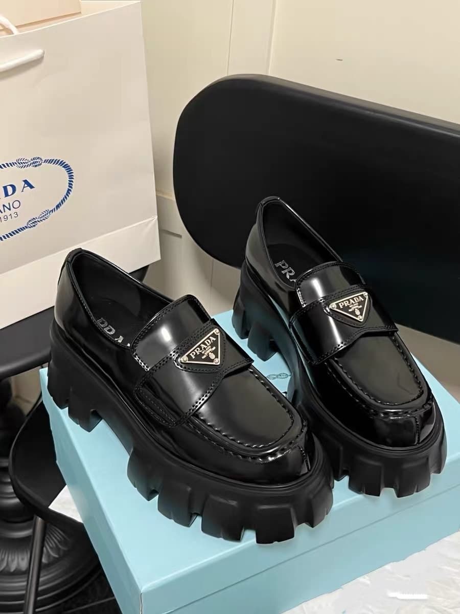 Chaussures à logo triangulaire, chaussures en éponge, chaussures à semelles épaisses, chaussures de marche à un pied, chaussures en cuir style b