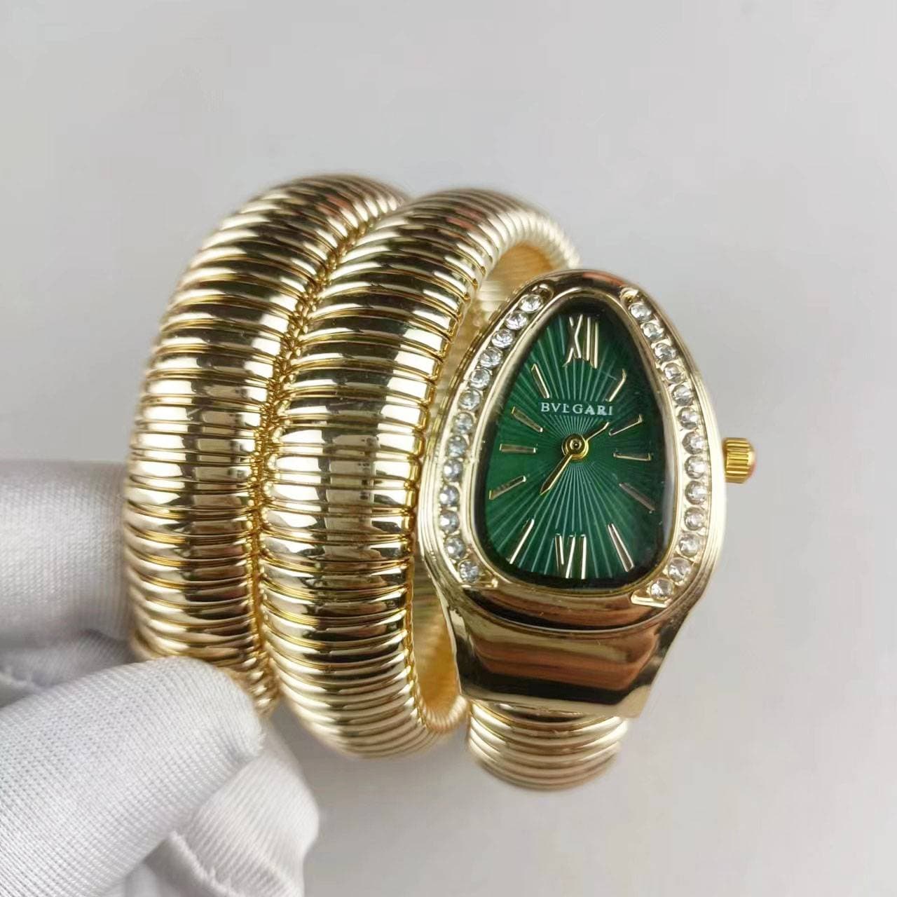 La montre créative et exquise en forme de serpent n'est pas seulement un accessoire de mode accrocheur, mais aussi un puissant assistant de vie.