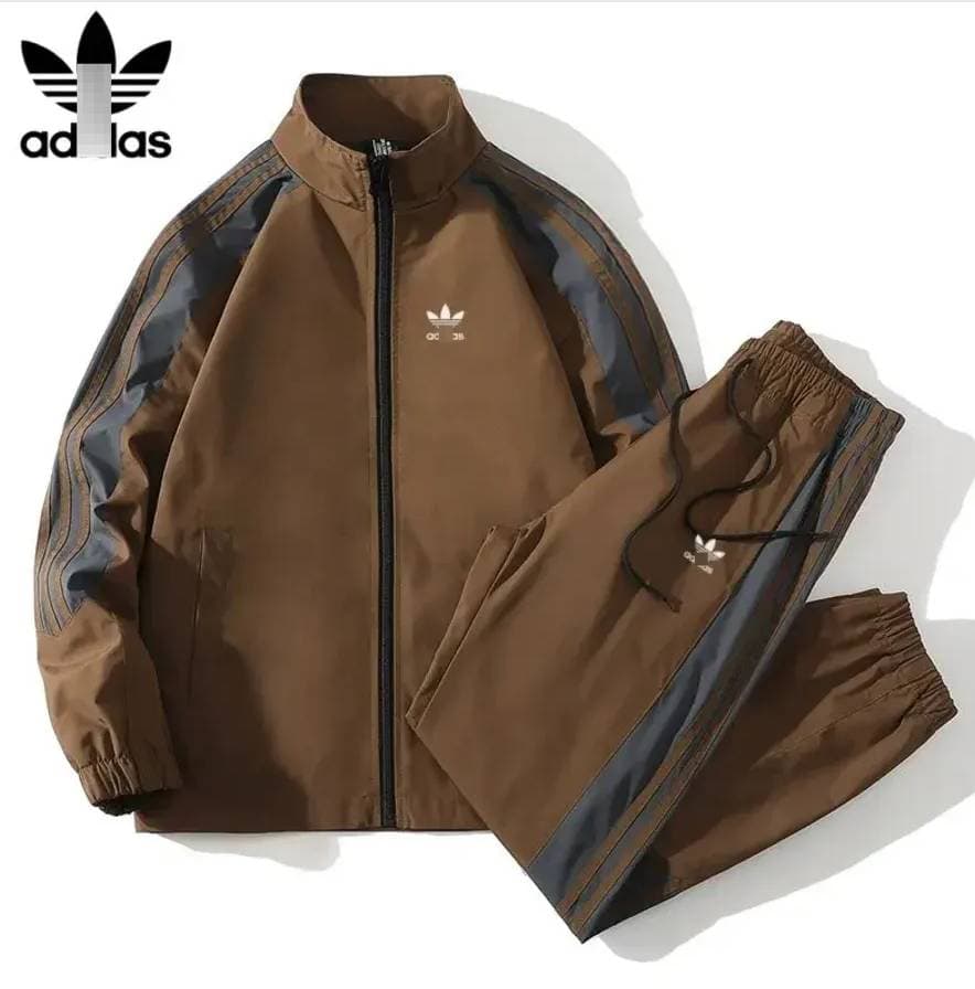 Ensemble de survêtement décontracté pour homme, composé d'une veste zippée à col montant et d'un pantalon de jogging, avec bandes latérales.