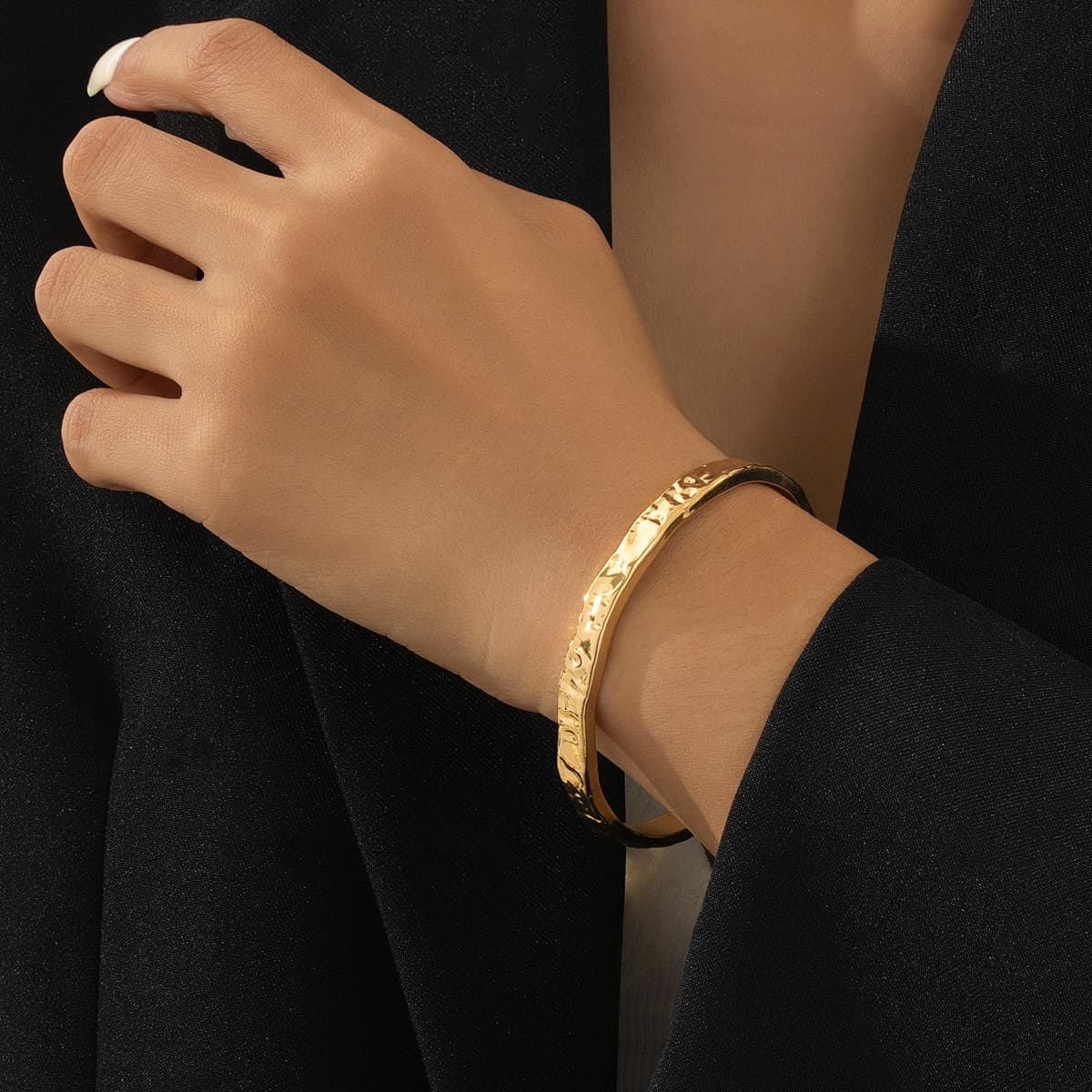 1 Piece Fashion Simple Design Creative Versatile Daily Metal Round Irregular Women's Plain Circle Bracelet