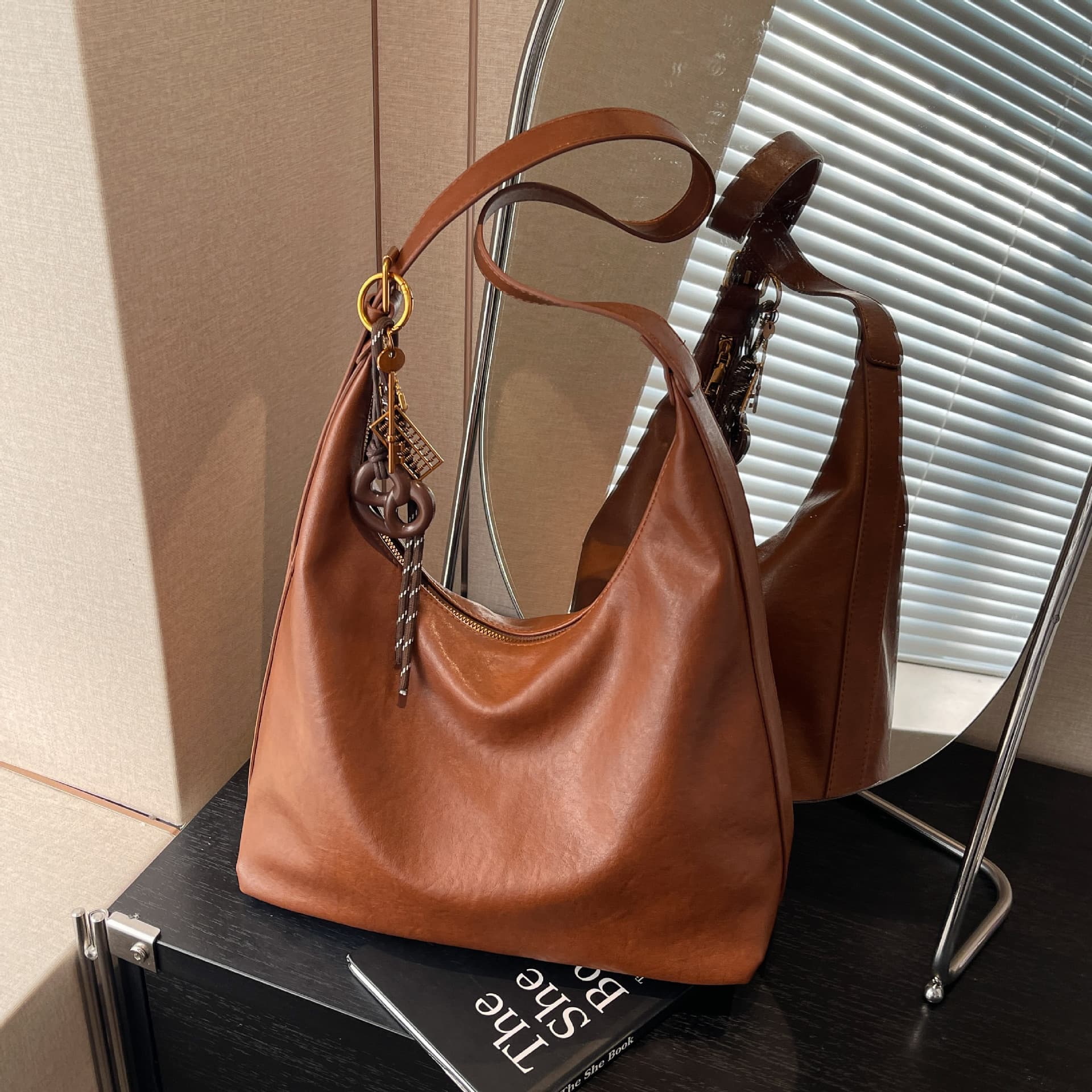 Leisure Large Capacity For Women 2025 New High-end Trendy Fashion Single Shoulder Underarm Commuting Versatile Tote Bag