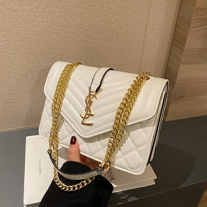 Sac bandoulière tendance et polyvalent French Niche Bag pour femme, collection été 2026. Grande capacité, texture haut de gamme.