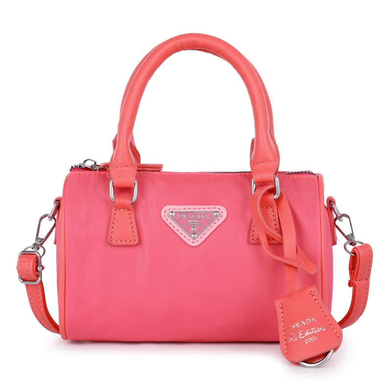 Classique rétro grandes dames rondes en nylon sac pour femmes triangle étiquette bandoulière sac à main épaule éclatée net rouge mêmes modèl