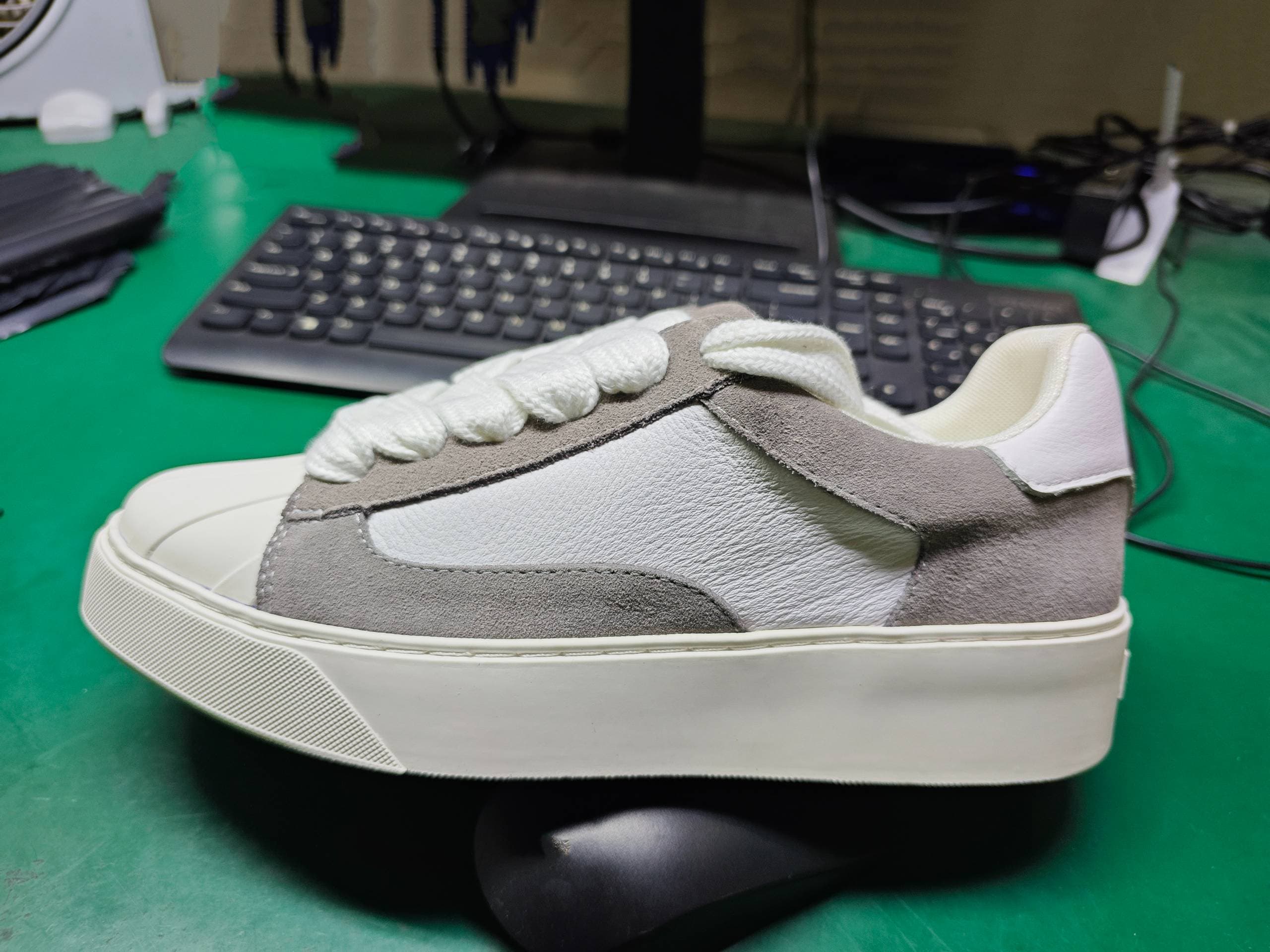 Chaussures Numeris, baskets décontractées pour hommes, plates, à bout rond, à lacets, baskets classiques et polyvalentes en cuir véritable.