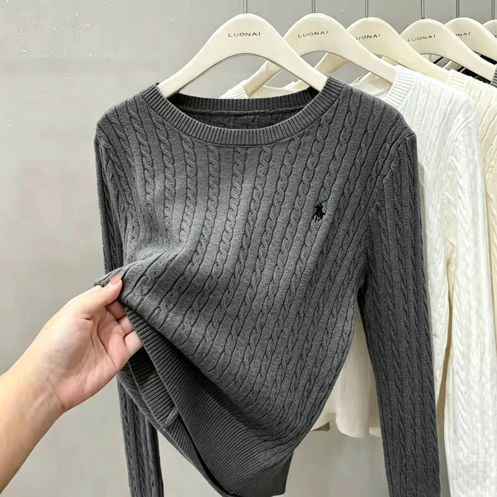 Haut ample en maille brodée pour femme, collection automne-hiver, pull blanc chic à manches longues en maille torsadée.