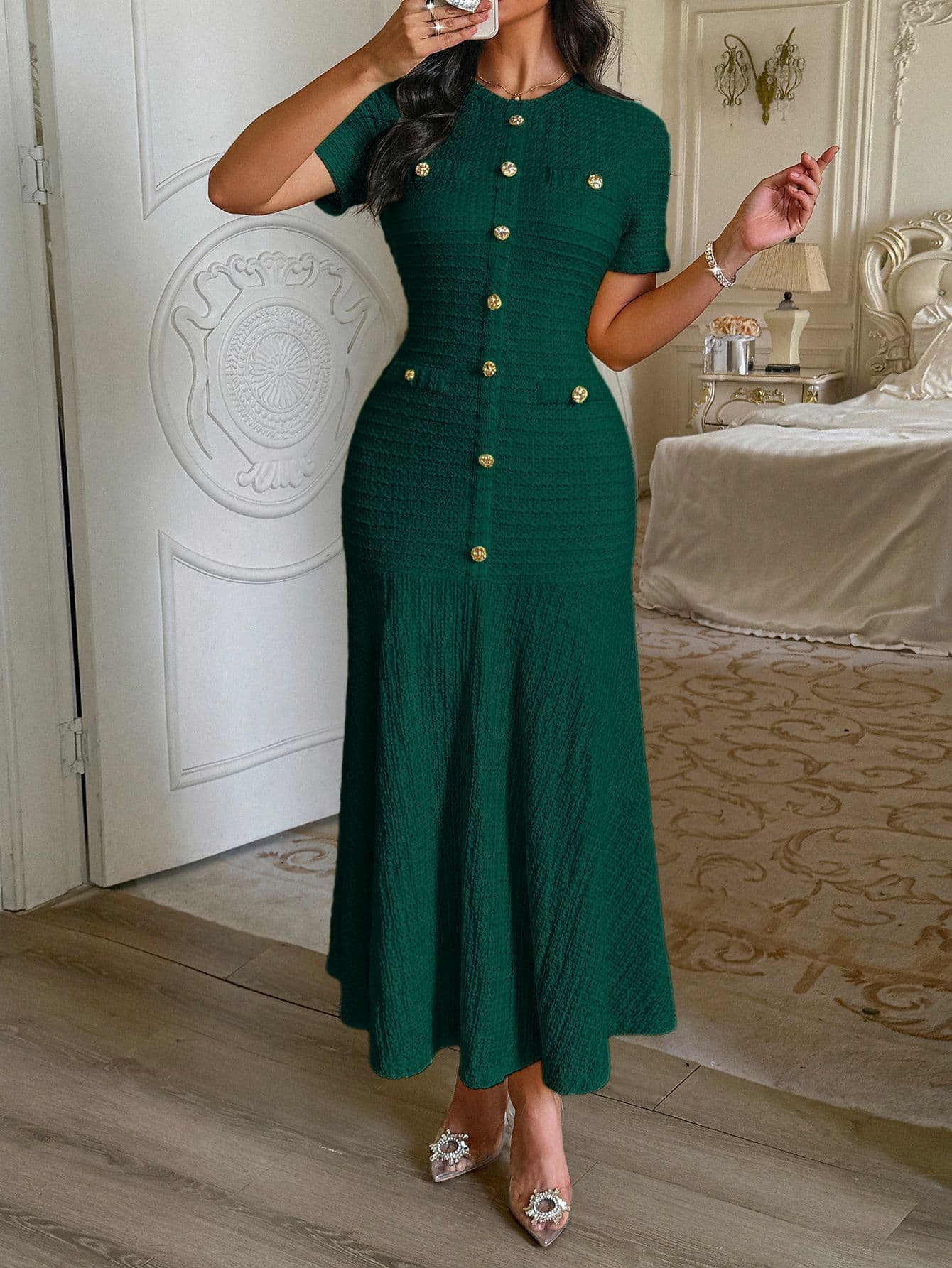 Robe moulante élégante et stylée à manches courtes et boutons pour femme