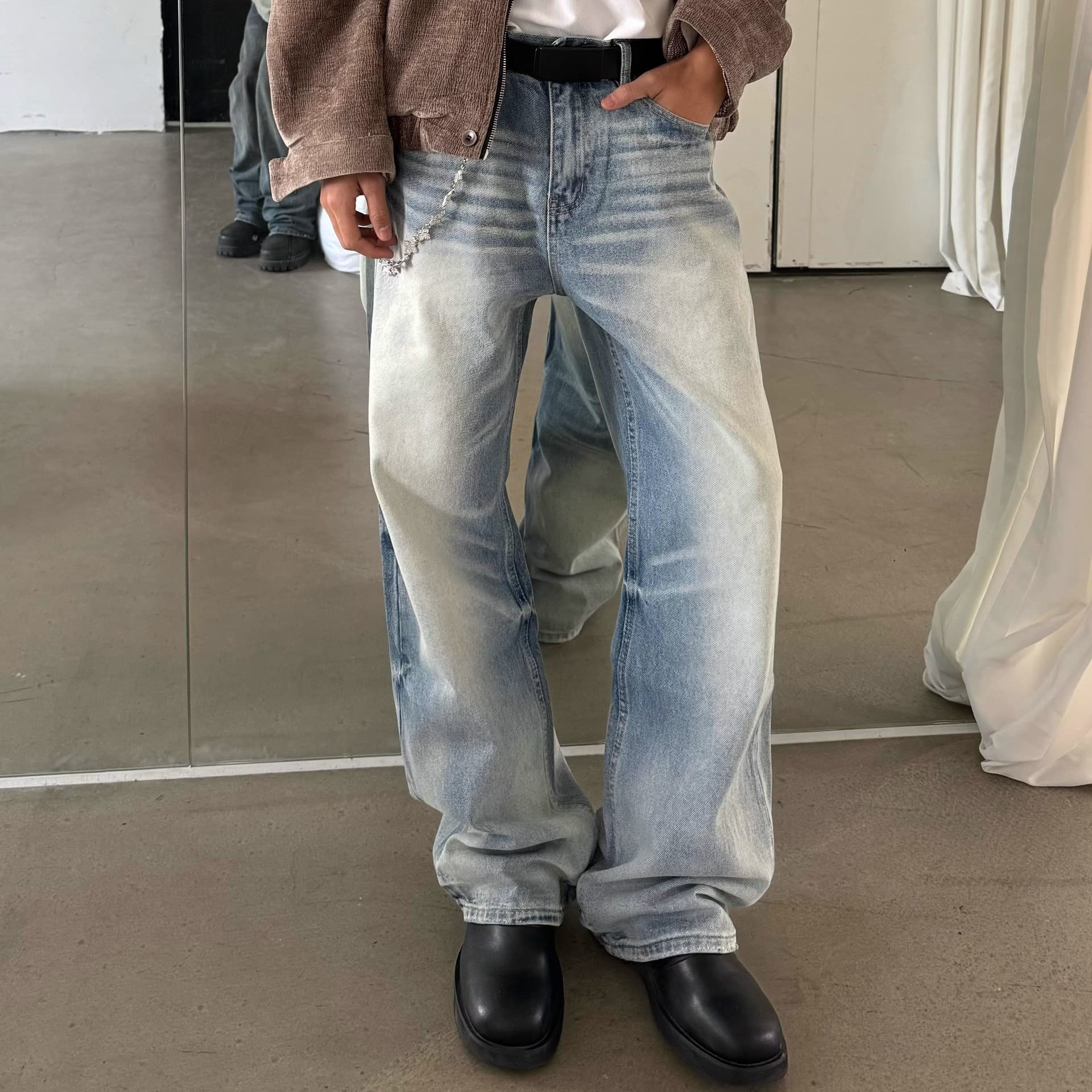 Vintage Washed Denim Pants – Oversized High Street Jeans With Cat Whisker Fading (Unisex, Light Blue, Baggy & Straight-Leg)​