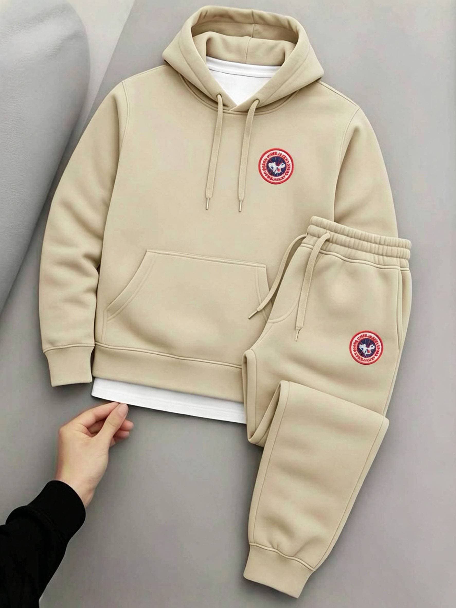 Vêtements pour hommes - Collection Hiver 25 - Pull à capuche tendance avec logo de marque - Style décontracté et polyvalent