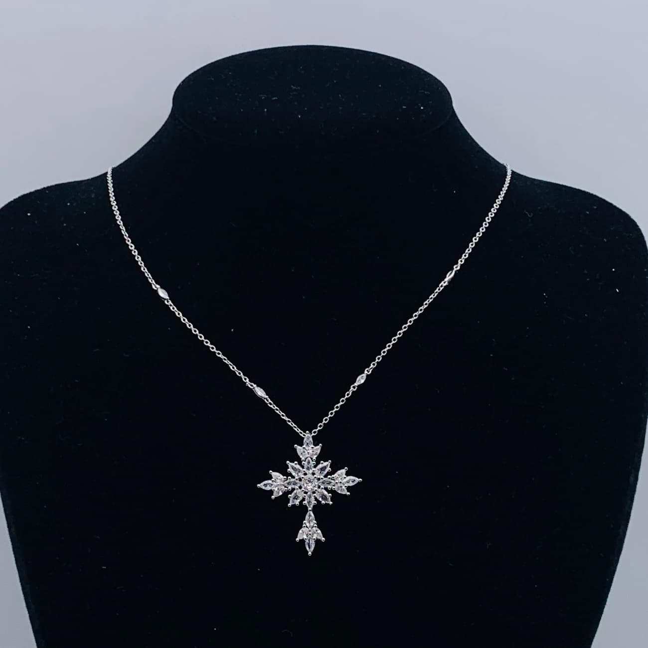 High-quality Diamond Ladies' Necklace - Premium Brand Jewelry With Unique And Versatile Fashionable Style
