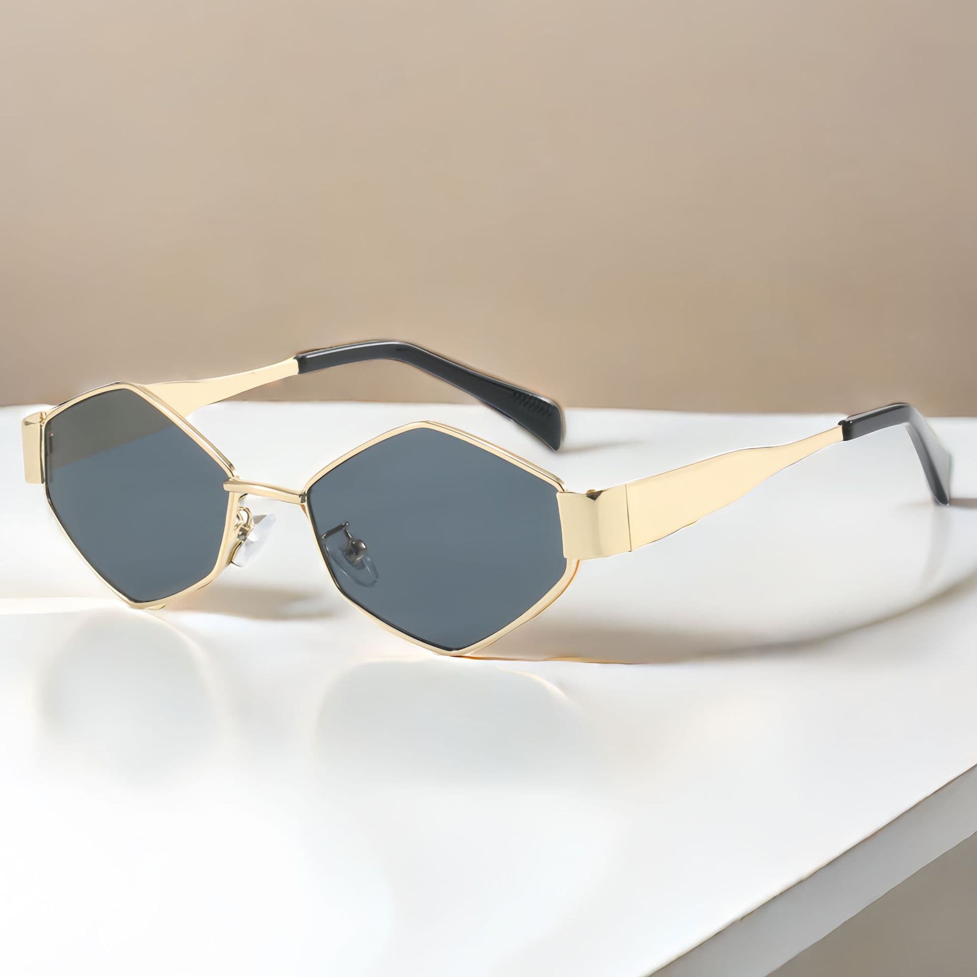 Lunettes de soleil ovales unisexes à verres tendance, petites lunettes de soleil rondes en métal tendance pour hommes et femmes