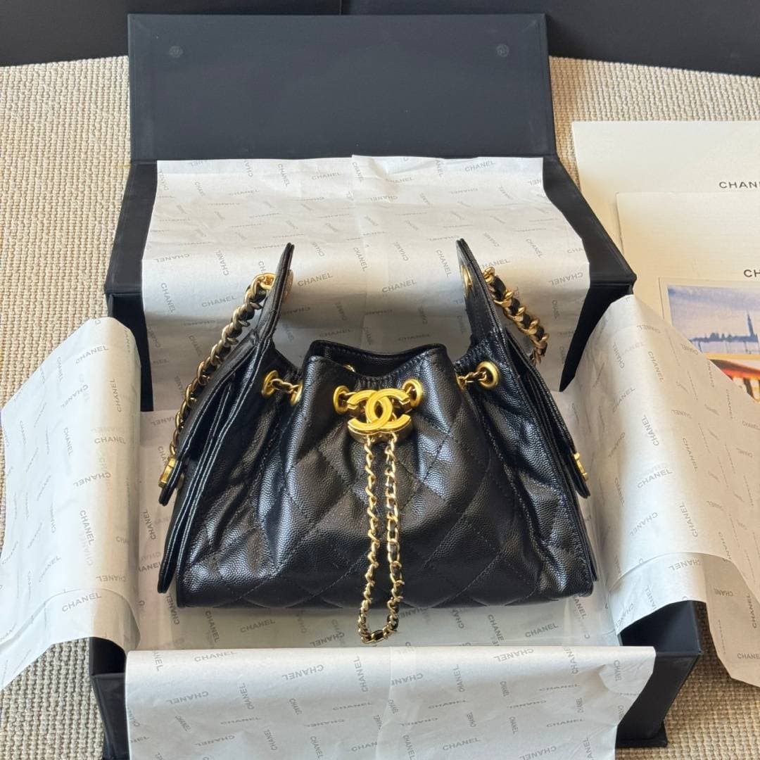 Le nouveau sac cabas brodé en cuir de vache est ultra doux, assorti aux couleurs classiques et polyvalent.