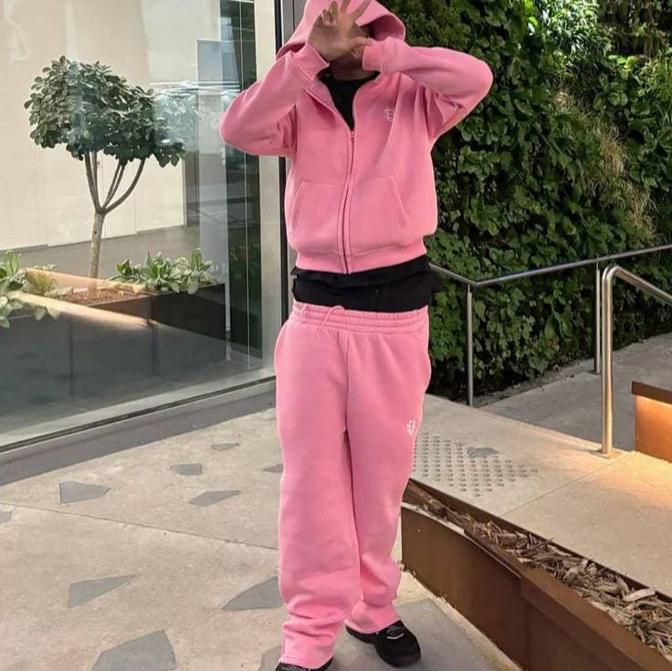 Sports & Outdoor Zip-Up Hoodie & Sweatpants Set. Non-stretch Fabric With Pockets. Ideal For Fall/winter Casual And Athletic Wear. Features A Logo.