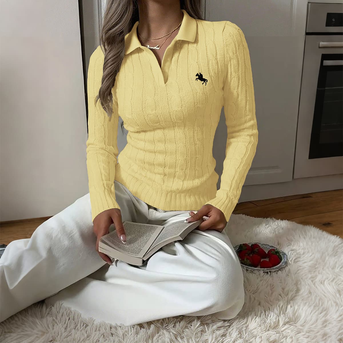 Pull en maille torsadée brodée à manches longues et col en V pour femme