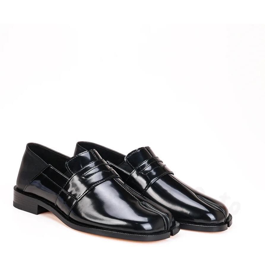 Ta Bi Split Toe Glossed Leather Loafers Women