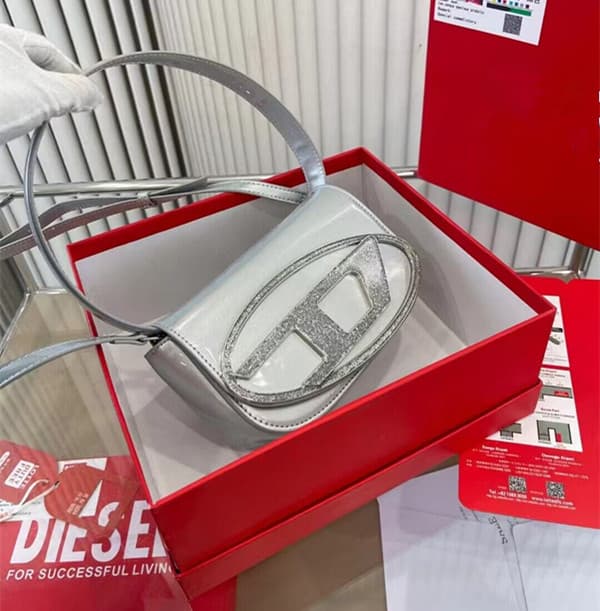 【Charme artistique】 Sac à bandoulière carré de petite taille pour femme, design de niche Dingdang de haute qualité 2023, argent, décontract
