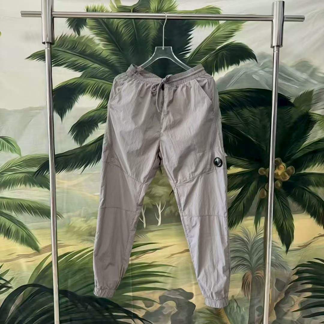 Pantalon de jogging pour homme C P Company Chrome-R Lens, en nylon léger à taille élastique et coupe fuselée.