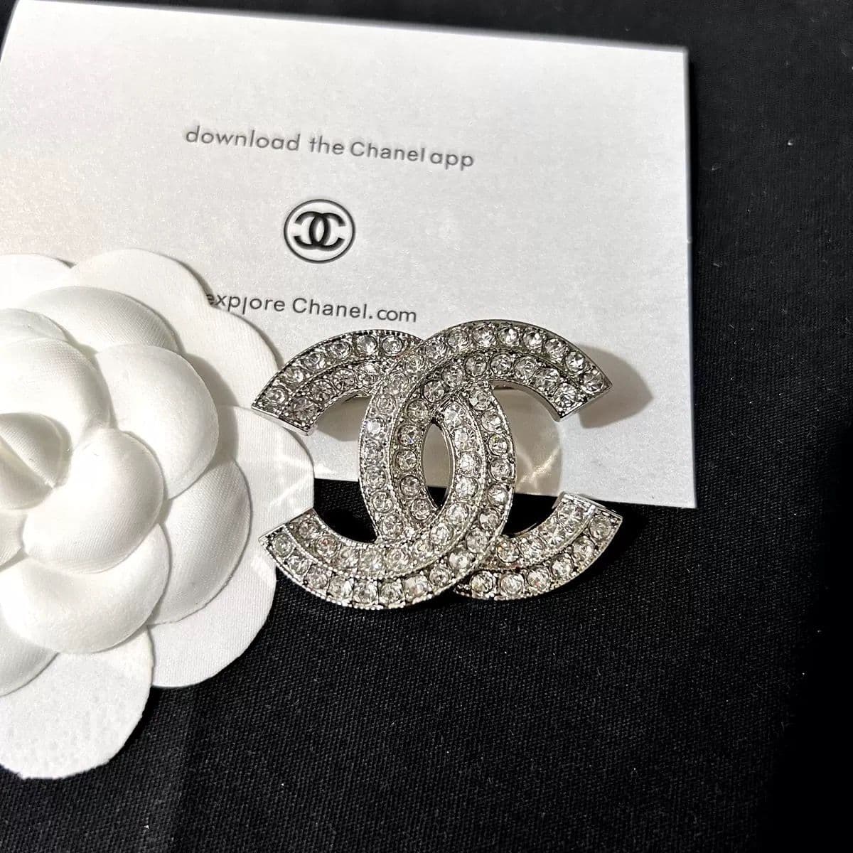 Broche parfumée de luxe, accessoire de costume, haut de gamme, élégant, nouveau style, 2025
